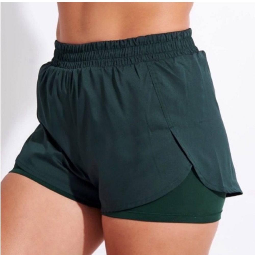Girlfriend Collective hunter green shorts with liner, size S